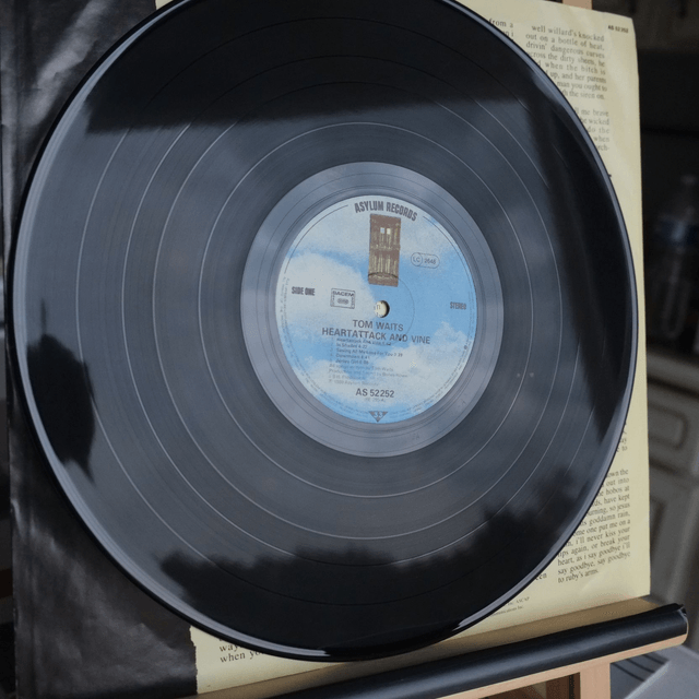 TOM WAITS - Heartattack and vine