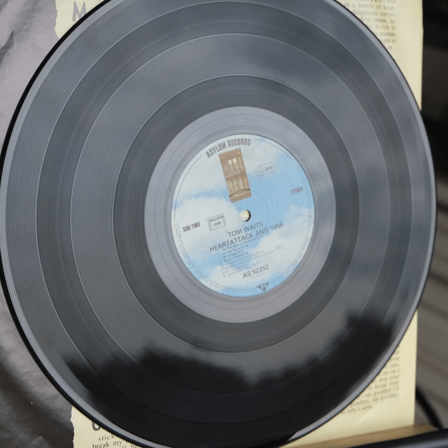 TOM WAITS - Heartattack and vine