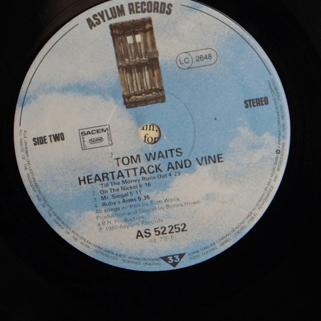 TOM WAITS - Heartattack and vine